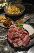  Tuyển Nam làm 홀 quán thịt nướng 