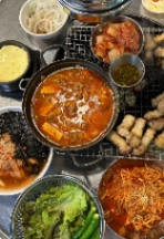 Quán thịt nướng gần ga Nonhyeon (논현역) tuyển nhân viên bếp.