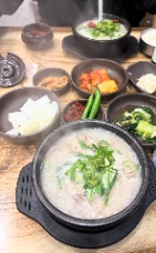  Gần ga Dongmyo (동묘역), tuyến tàu điện ngầm số 6.