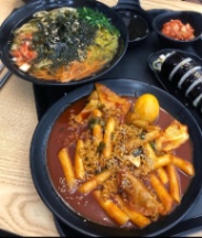 Yeopgi Tteokbokki – Chi nhánh Sungshin đang tuyển nhân viên