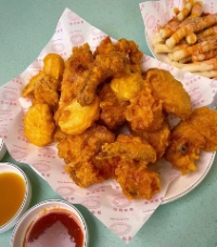 Quán gà ở Ga Gyodae (교대역) đang tuyển 1 nhân viên bếp (주방) ca sáng.