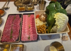 🍲 Quán lẩu gần ga 홍대입구역 (Hongdae) tuyển nhân viên