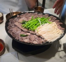  TUYỂN ALBA RỬA BÁT – GẦN GA HONGDAE