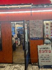 📍 Địa điểm: Cửa số 8 Hongdae (홍대입구 8번 출구)