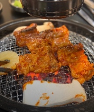  Quán thịt ở Sinchon – tuyển nữ làm 홀